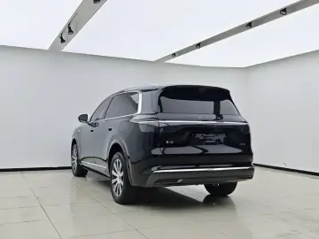 2025 Aito M8 с пробегом 14 000 км