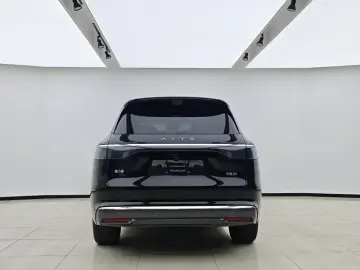 2025 Aito M8 с пробегом 14 000 км