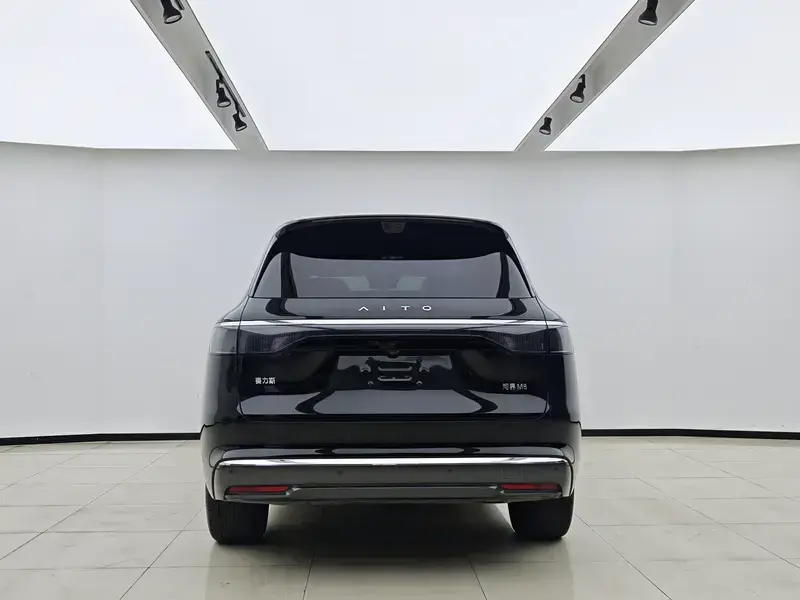 2025 Aito M8 с пробегом 14 000 км
