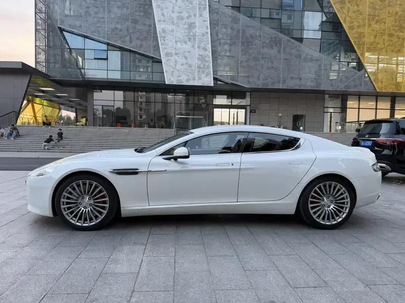 2016 Aston Martin Rapide с пробегом 30 000 км