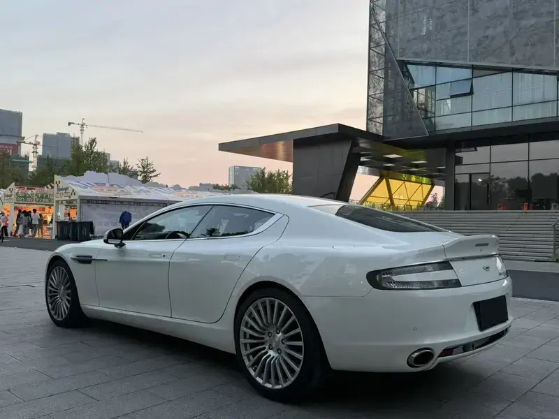 2016 Aston Martin Rapide с пробегом 30 000 км