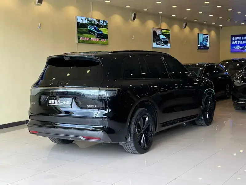 2025 Aito M8 с пробегом 16 000 км