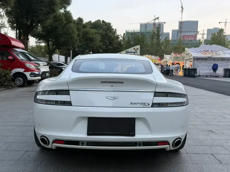 2016 Aston Martin Rapide с пробегом 30 000 км