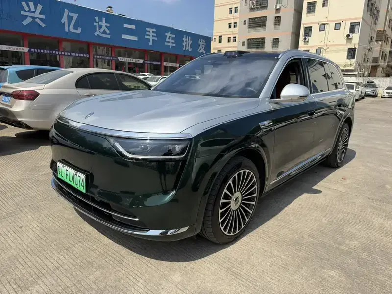 2025 Aito M8 с пробегом 42 000 км