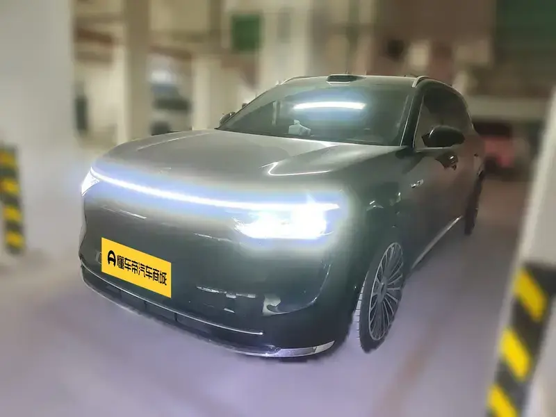 2025 Aito M8 с пробегом 15 900 км