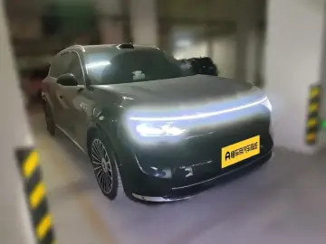 2025 Aito M8 с пробегом 15 900 км