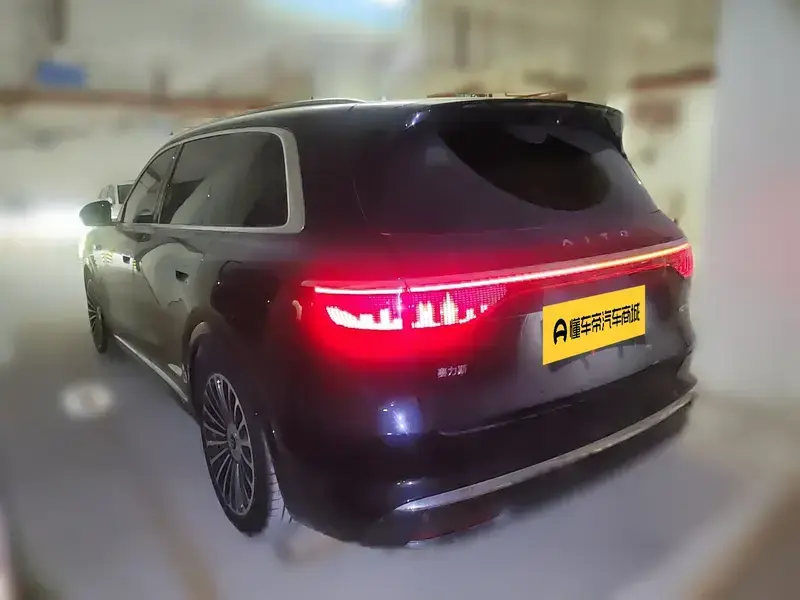 2025 Aito M8 с пробегом 15 900 км