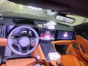 2025 Aito M8 с пробегом 15 900 км