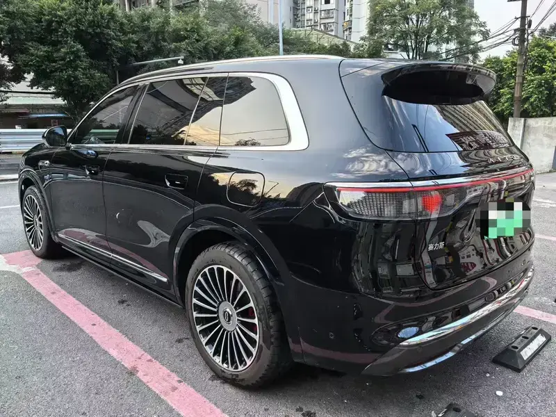 2025 Aito M8 с пробегом 30 000 км