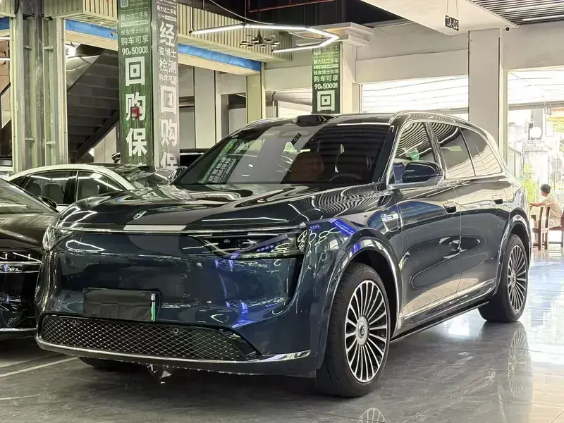 2025 Aito M8 с пробегом 18 000 км