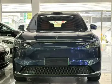 2025 Aito M8 с пробегом 18 000 км
