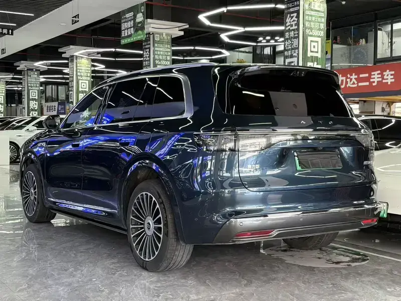 2025 Aito M8 с пробегом 18 000 км