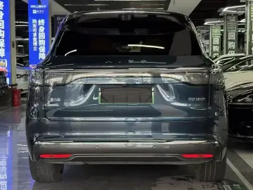 2025 Aito M8 с пробегом 18 000 км
