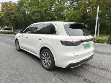 2025 Aito M8 с пробегом 41 000 км