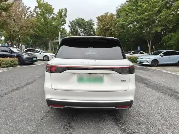 2025 Aito M8 с пробегом 41 000 км