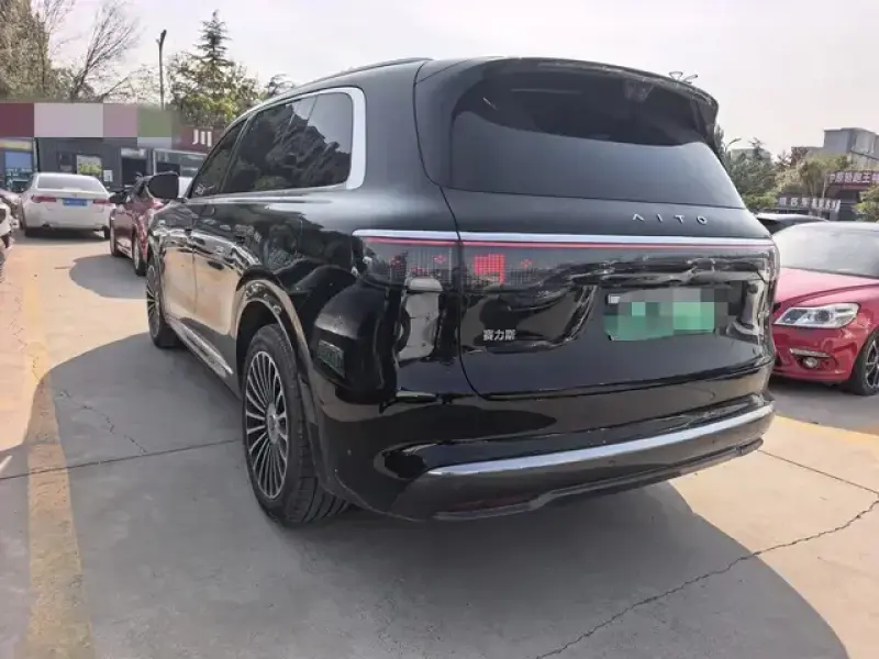 2025 Aito M8 с пробегом 41 800 км