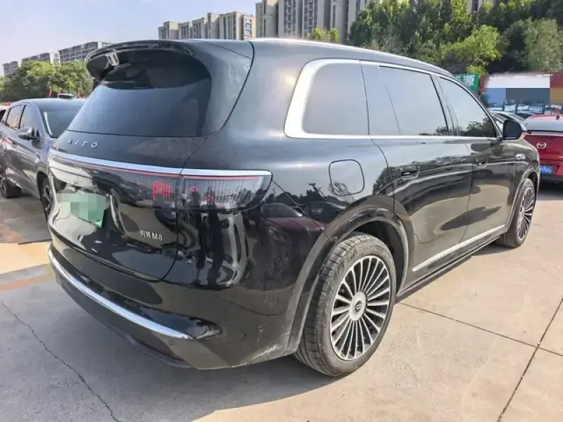 2025 Aito M8 с пробегом 41 800 км