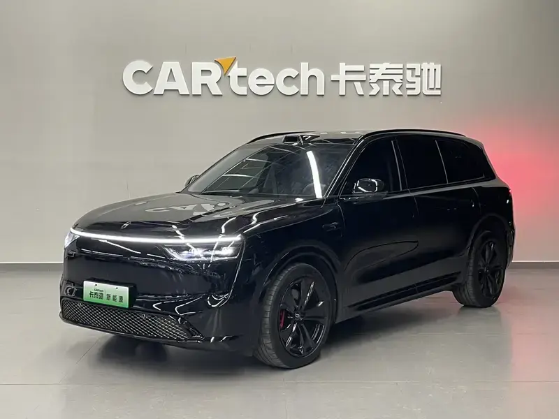 2025 Aito M8 с пробегом 11 000 км