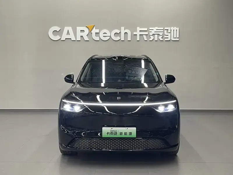2025 Aito M8 с пробегом 11 000 км