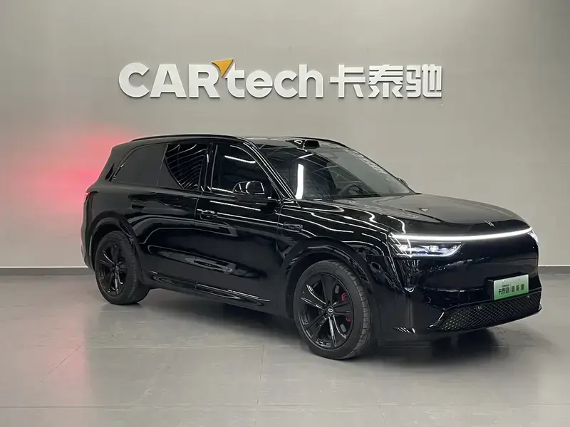 2025 Aito M8 с пробегом 11 000 км