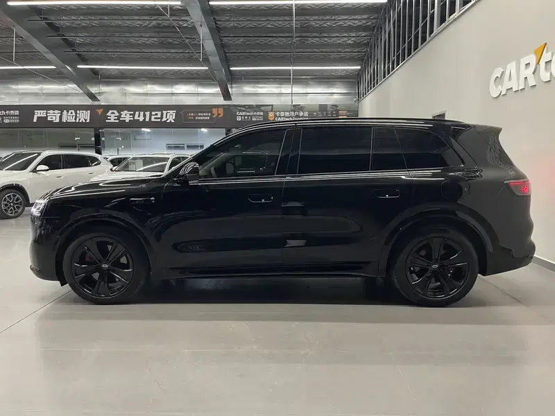 2025 Aito M8 с пробегом 11 000 км