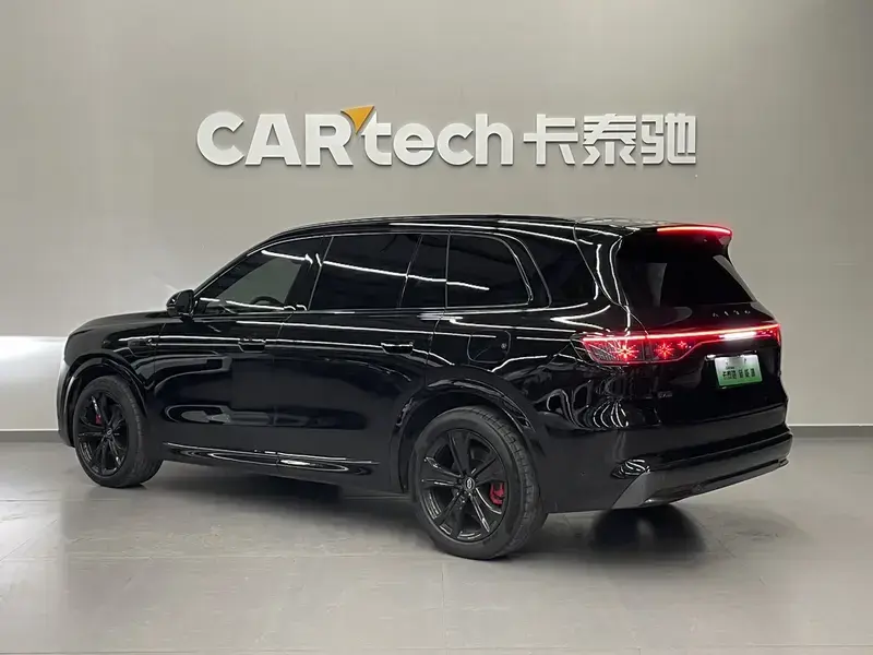 2025 Aito M8 с пробегом 11 000 км