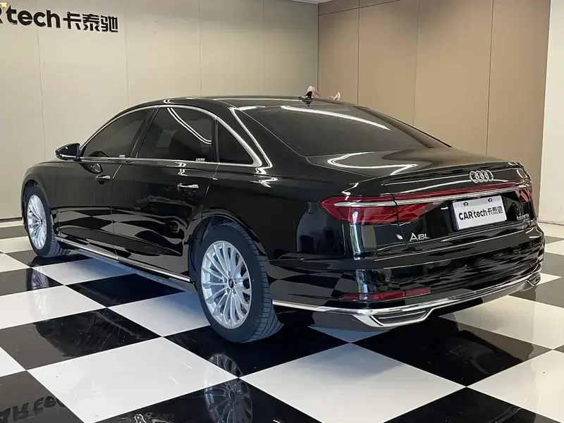 2022 Audi A8 с пробегом 30 500 км