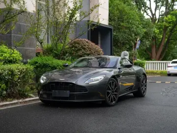 Aston Martin DB11