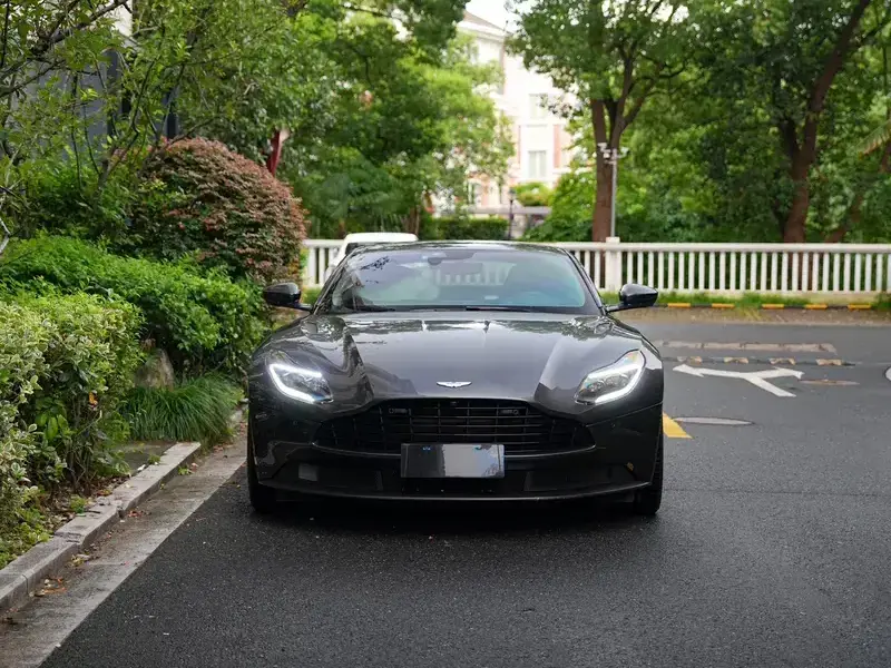 2019 Aston Martin DB11 с пробегом 68 000 км