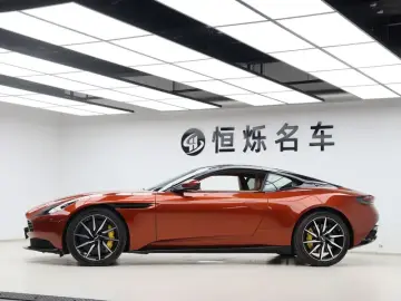 2020 Aston Martin DB11 с пробегом 29 800 км