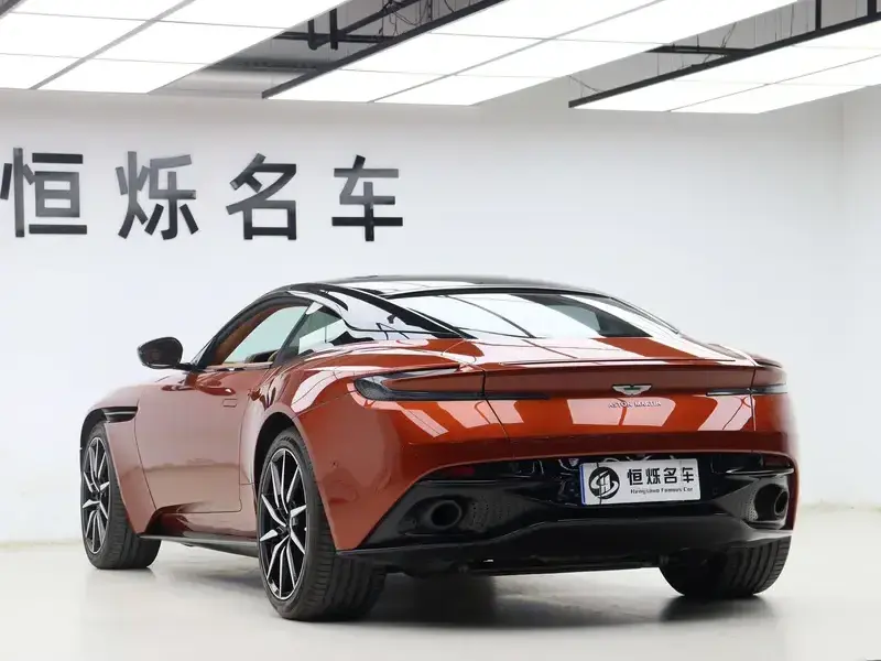 2020 Aston Martin DB11 с пробегом 29 800 км