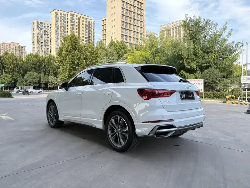 2020 Audi Q3 с пробегом 49 000 км