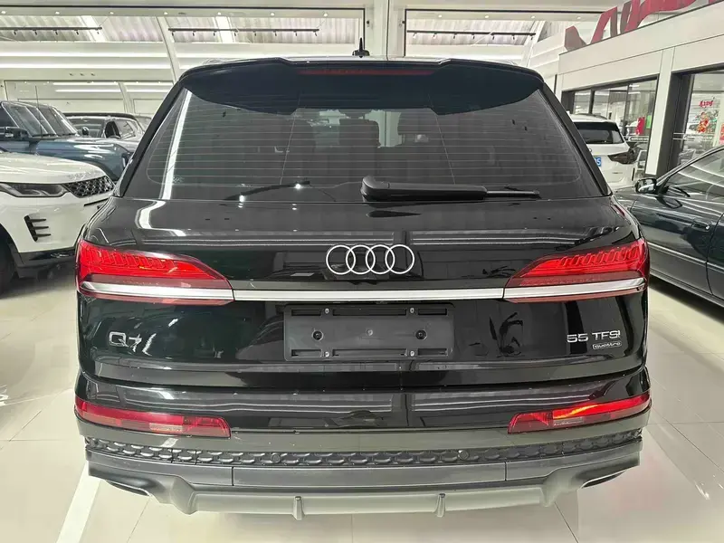 2025 Audi Q7 с пробегом 16 500 км