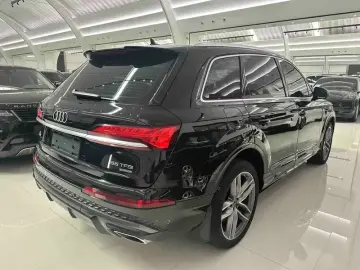 2025 Audi Q7 с пробегом 16 500 км