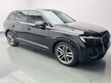 2025 Audi Q7 с пробегом 26 000 км