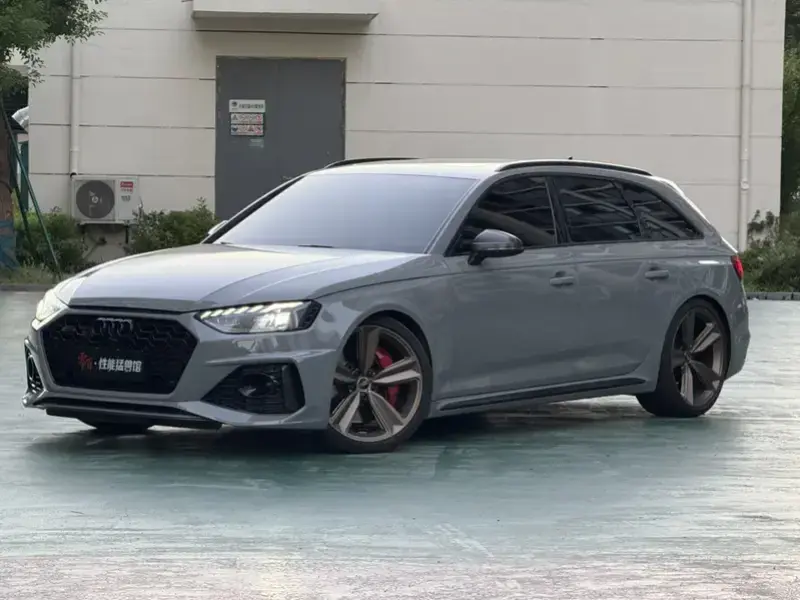 2022 Audi RS 4 с пробегом 35 000 км