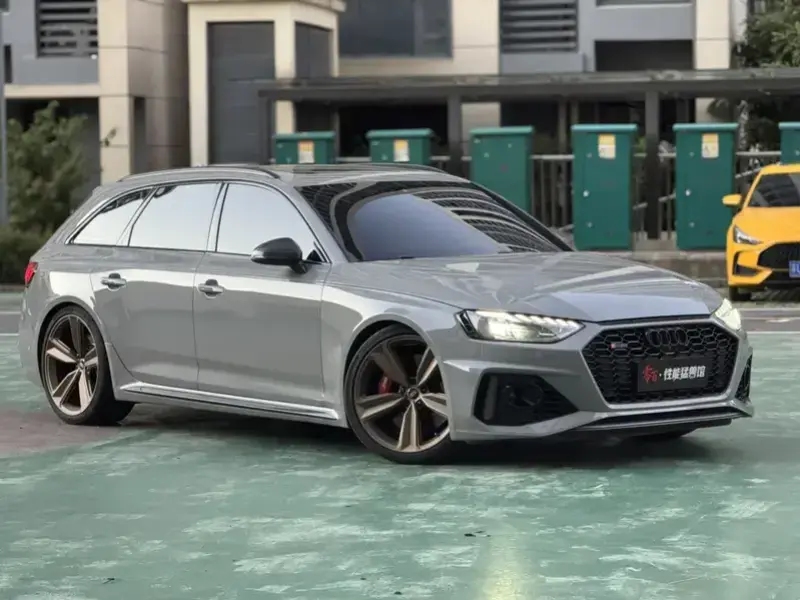 2022 Audi RS 4 с пробегом 35 000 км