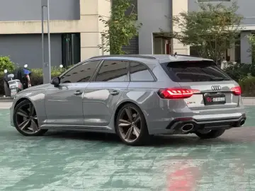 2022 Audi RS 4 с пробегом 35 000 км