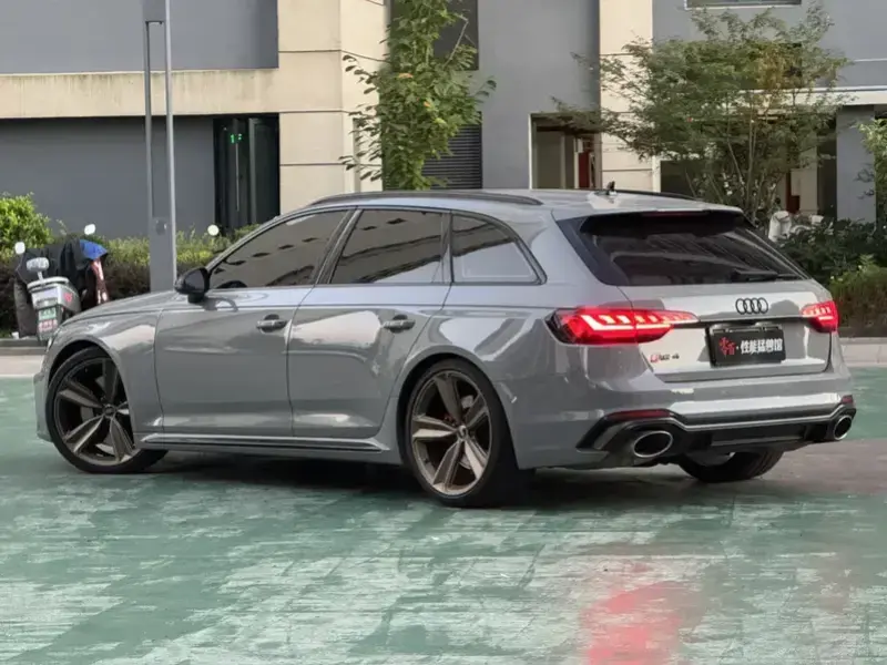 2022 Audi RS 4 с пробегом 35 000 км