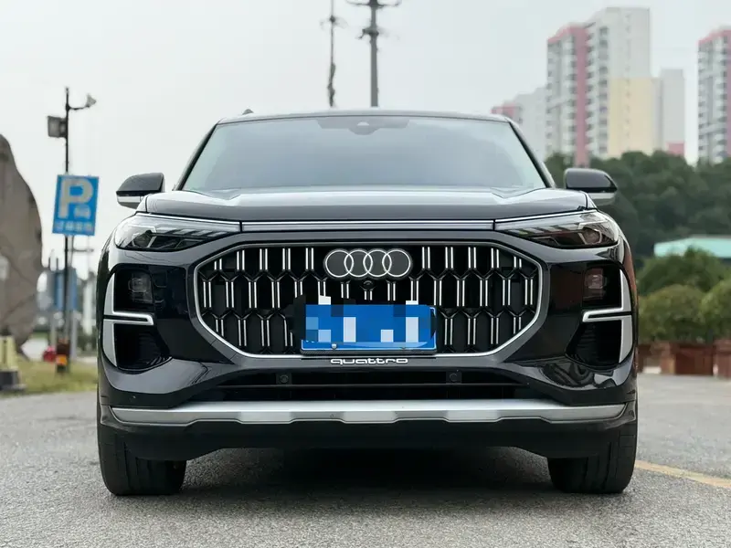 2025 Audi Q6 с пробегом 23 000 км