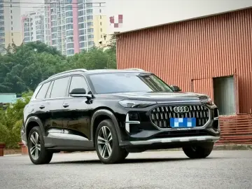 2025 Audi Q6 с пробегом 23 000 км
