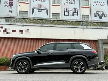 2025 Audi Q6 с пробегом 23 000 км