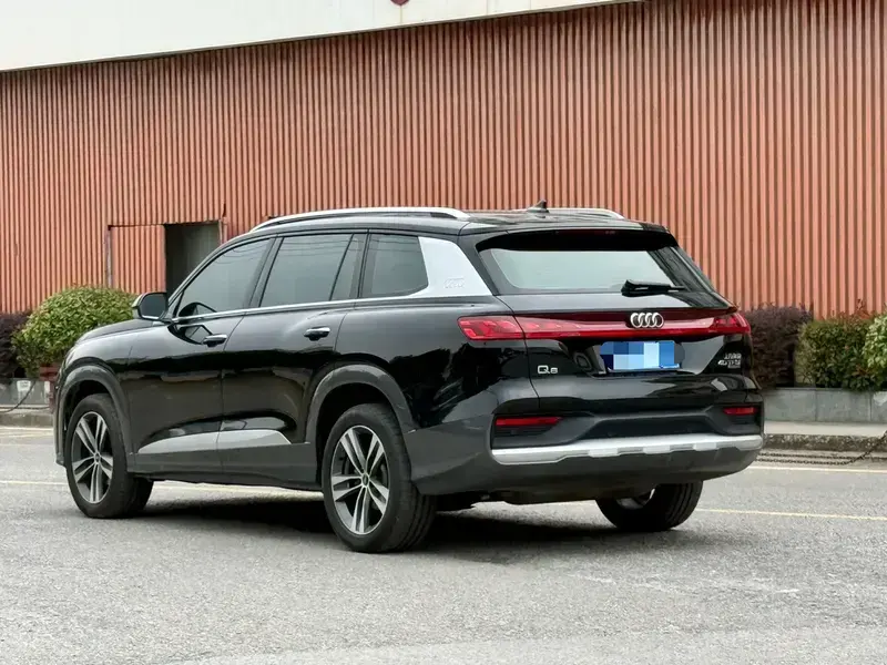 2025 Audi Q6 с пробегом 23 000 км