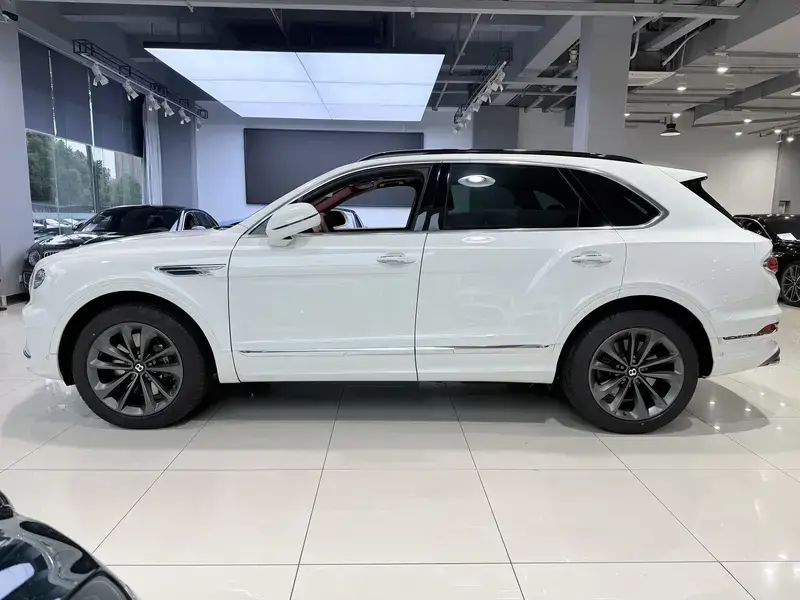 2022 Bentley Bentayga с пробегом 13 800 км