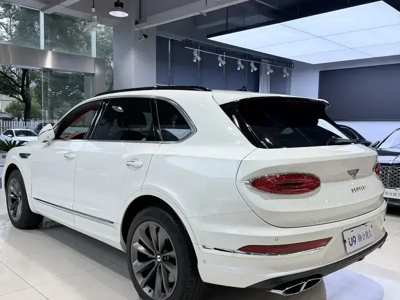 2022 Bentley Bentayga с пробегом 13 800 км