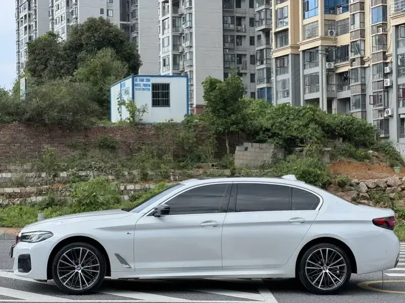2023 BMW 5 серии с пробегом 52 000 км