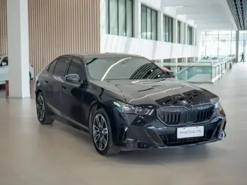 2026 BMW 5 серии с пробегом 13 800 км