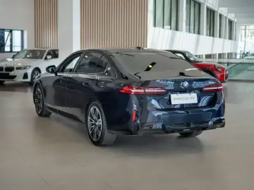 2026 BMW 5 серии с пробегом 13 800 км