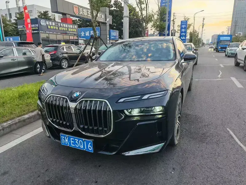 2023 BMW 7 серии с пробегом 27 000 км