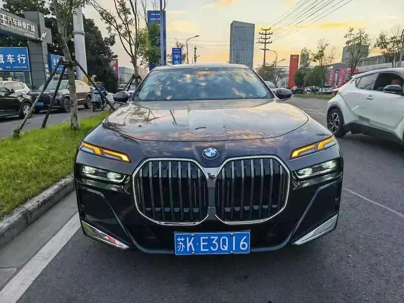 2023 BMW 7 серии с пробегом 27 000 км